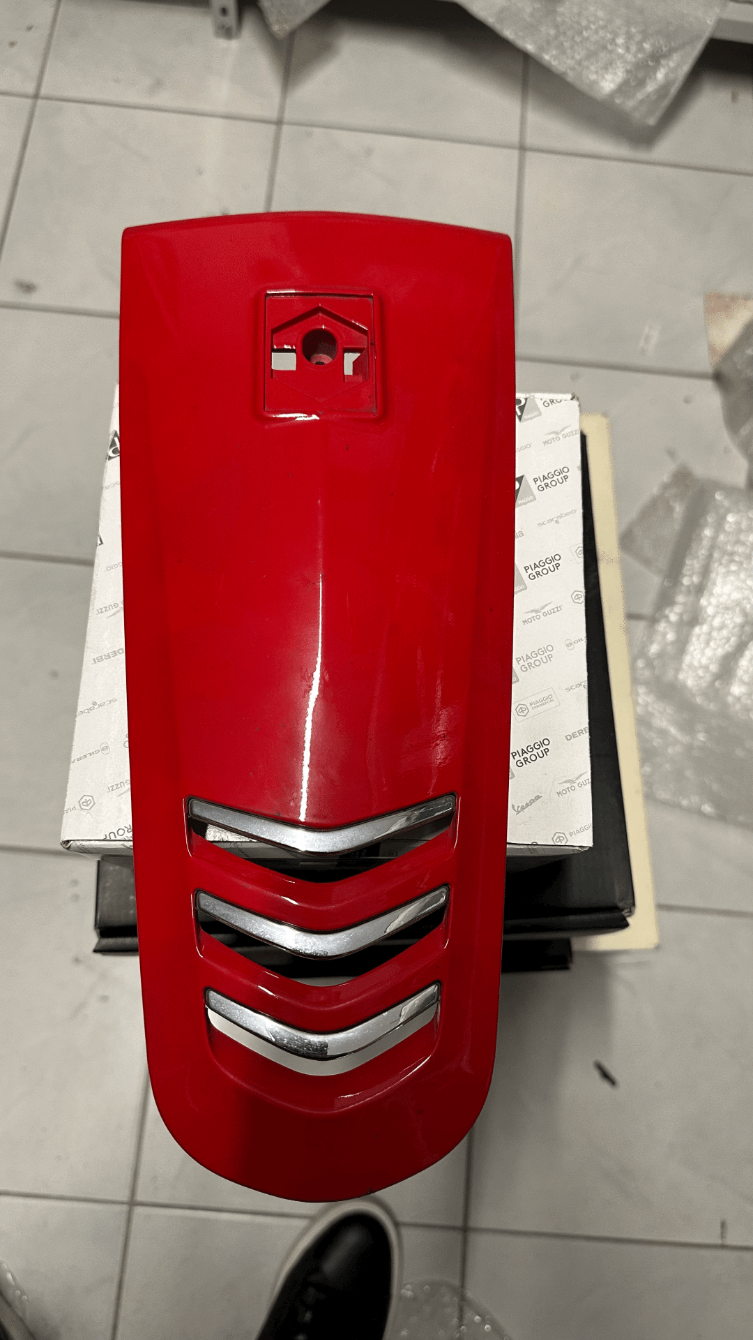 VESPA GTS ÖN PANEL ORJİNAL KIRMIZI YENİ MODEL