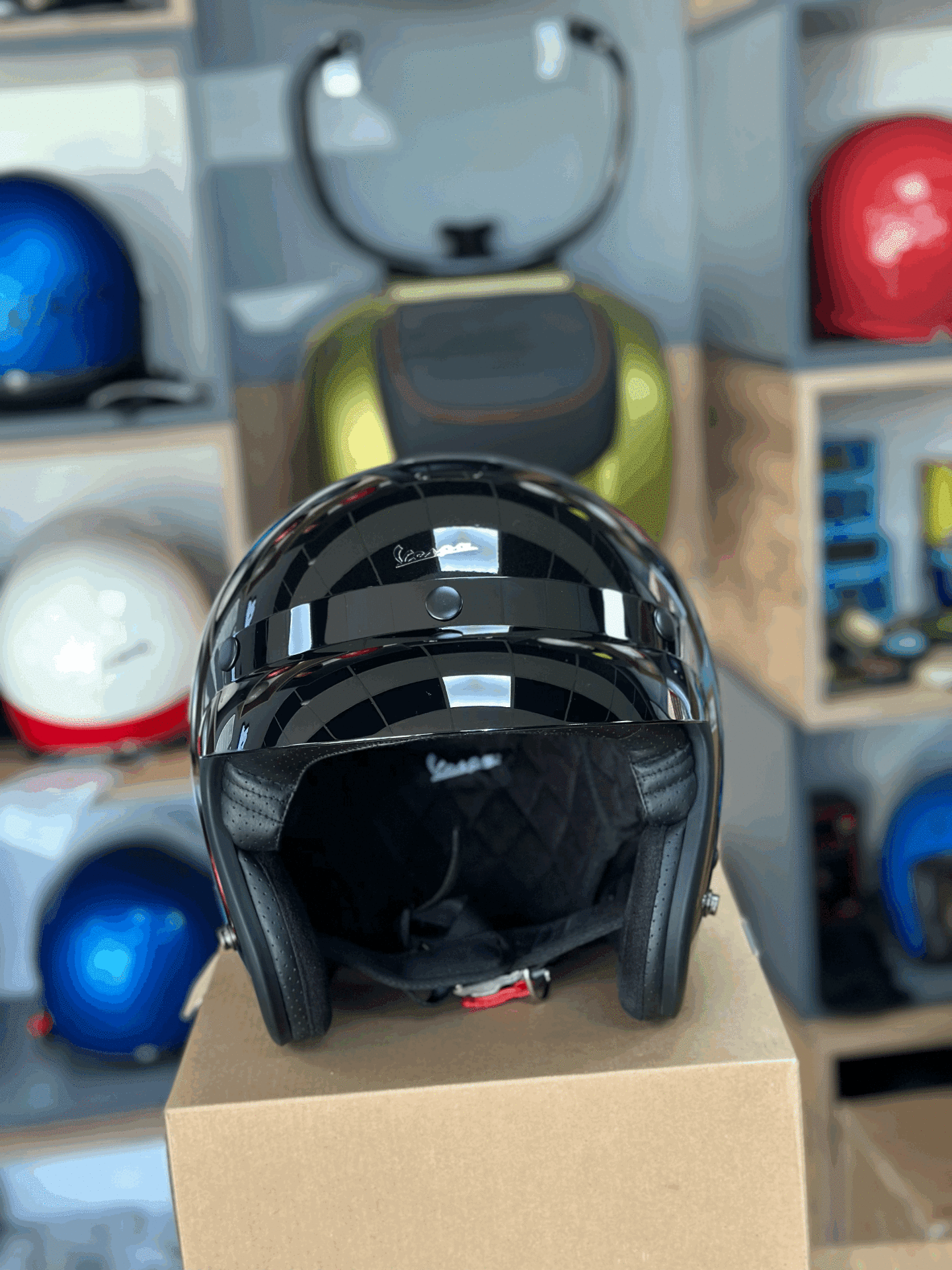 VESPA KASK VERSİLİA PARLAK SİYAH YENİ MODEL