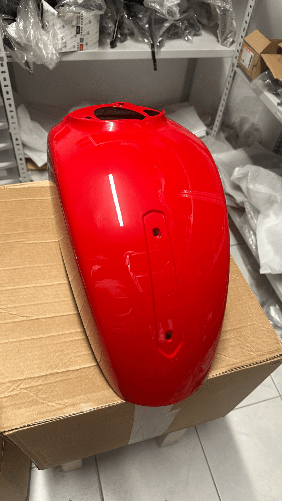 VESPA GTS 300 -125/ 2023 /KIRMIZI ÖN ÇAMURLUK