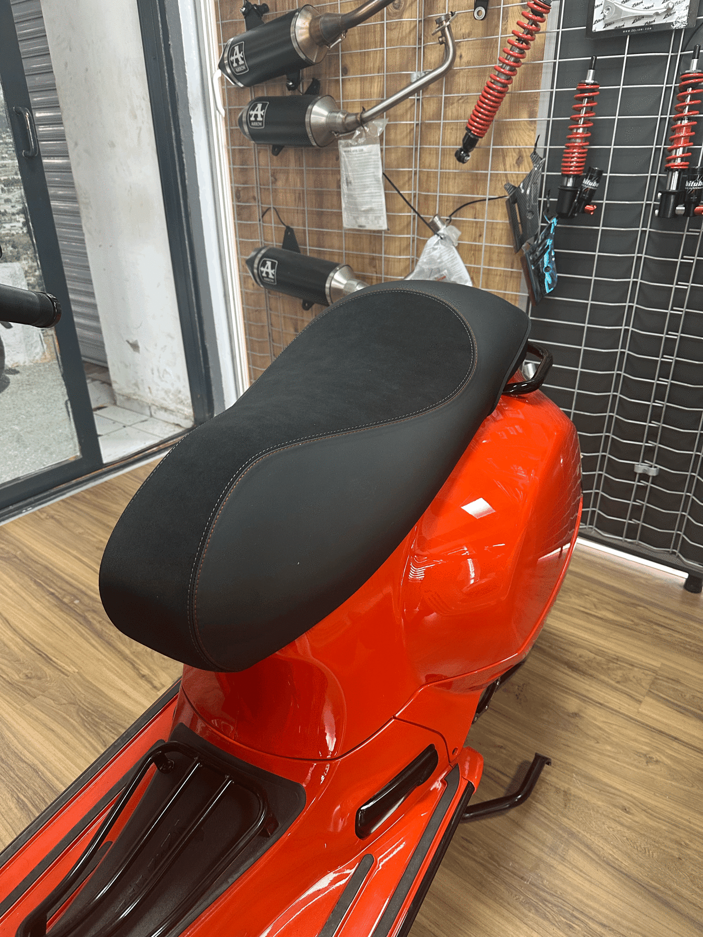 VESPA GTS VE GTV SPOR KOLTUK KIRMIZI DİŞİKLİ