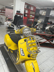 VESPA GTS VE GTV HPE ÖN PORT BAGAJ SIYAH VE KROM
