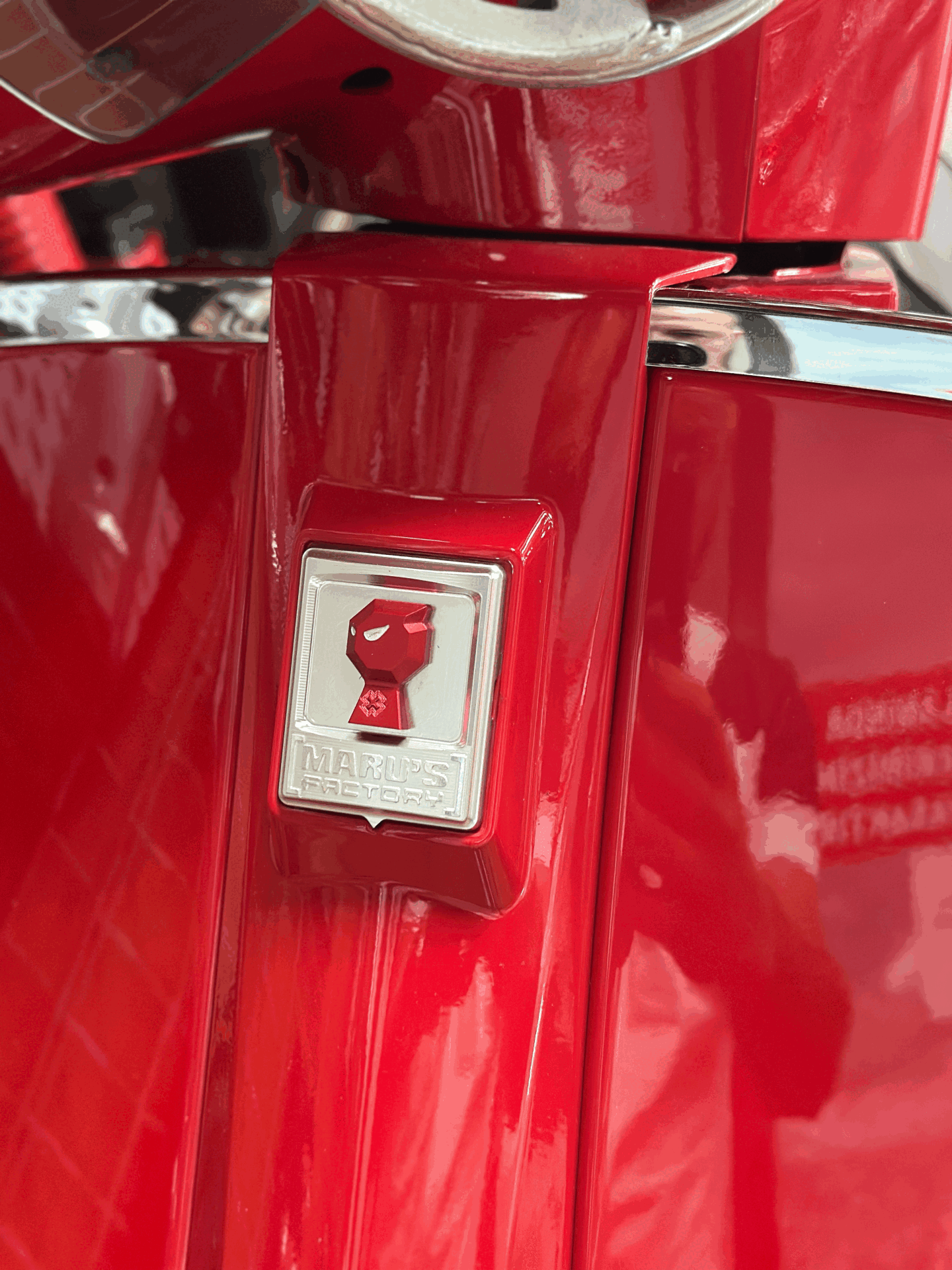 VESPA ÖN AMBLEM MARUS