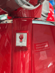 VESPA ÖN AMBLEM MARUS