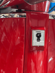 VESPA ÖN AMBLEM MARUS