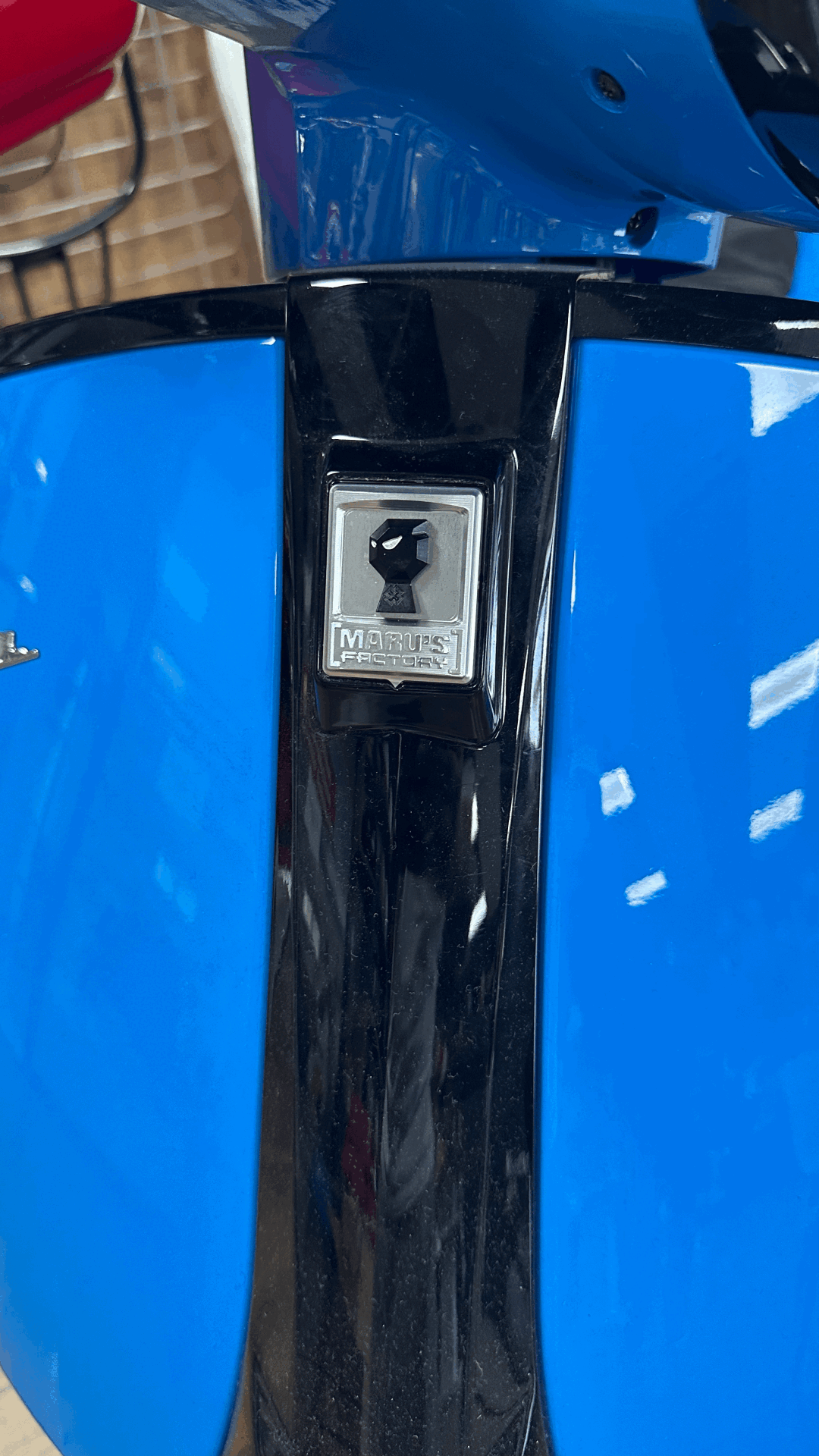 VESPA ÖN AMBLEM MARUS