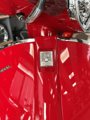 VESPA ÖN AMBLEM MARUS