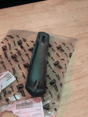 VESPA GTS ANAHTARSIZ 2023 ÖN ÇAMURLUK GAGA ÜSTÜ SİYAH