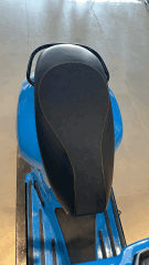 VESPA GTS VE GTV YENI  SPOR SELE KOLTUK ALCANTARA KIRMIZI DiKiSLi