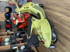 VESPA 946 ÇANTA BAGLAMA APARATI