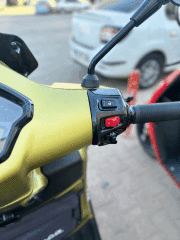 VESPA GTS 2023 MODEL ANAHTAR ÜNİTESİ PARLAK SİYAH BUTONLAR