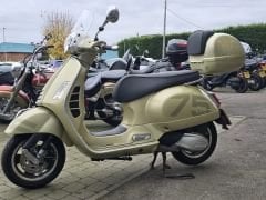 VESPA GTS 300 75. YIL ÇANTA