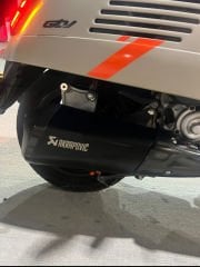 VESPA GTS VE GTV 300 AKRAPOVIÇ €5 IÇIN SİYAH