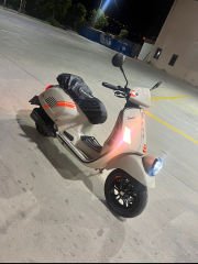 VESPA GTS VE GTV 300 AKRAPOVIÇ €5 IÇIN SİYAH