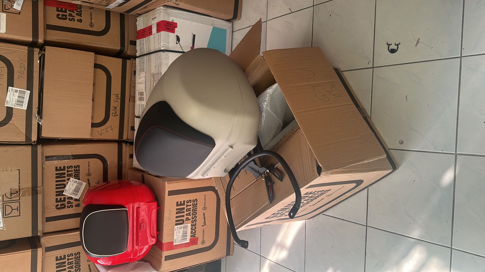 VESPA GTV 300 ÇANTA SETİ 2023 MODEL İÇİN MAT BEJ