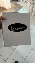 VESPA 946 İÇ MEKAN BRANDA