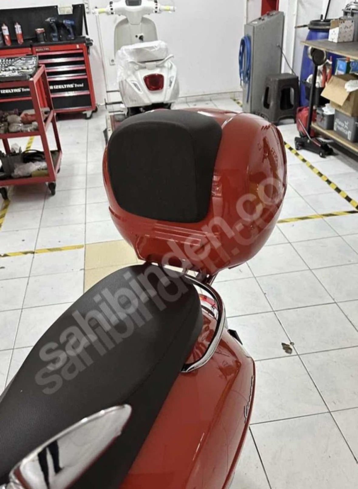 VESPA GTS ÇANTA TOPCASE SET OLARAK DEMIRLi TURUNCU ORANGE A11