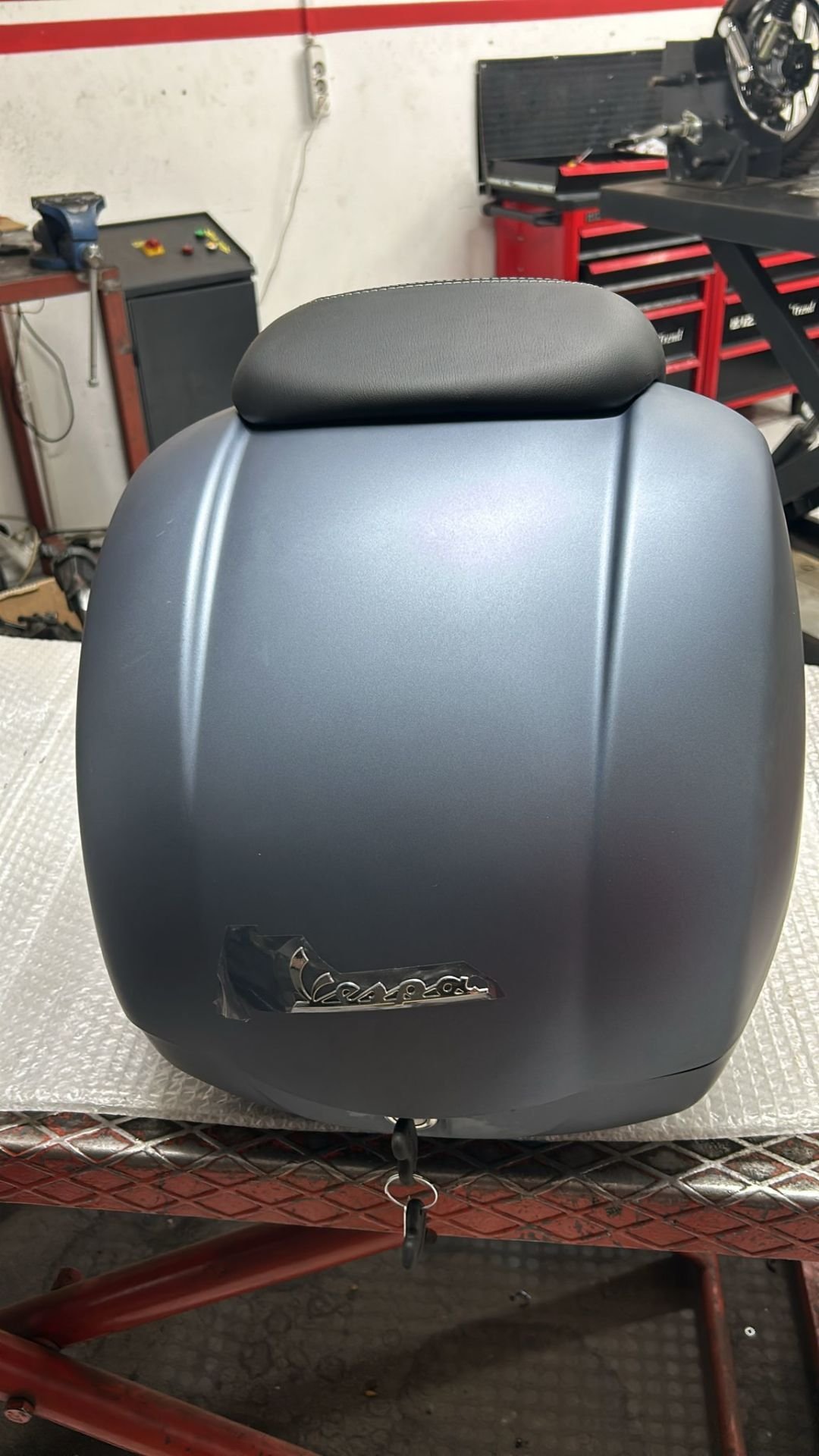 VESPA TOPCASE ÇANTA SETI GTV SEi GIORNi MAT GRi GRiGIO DOLOMiTi