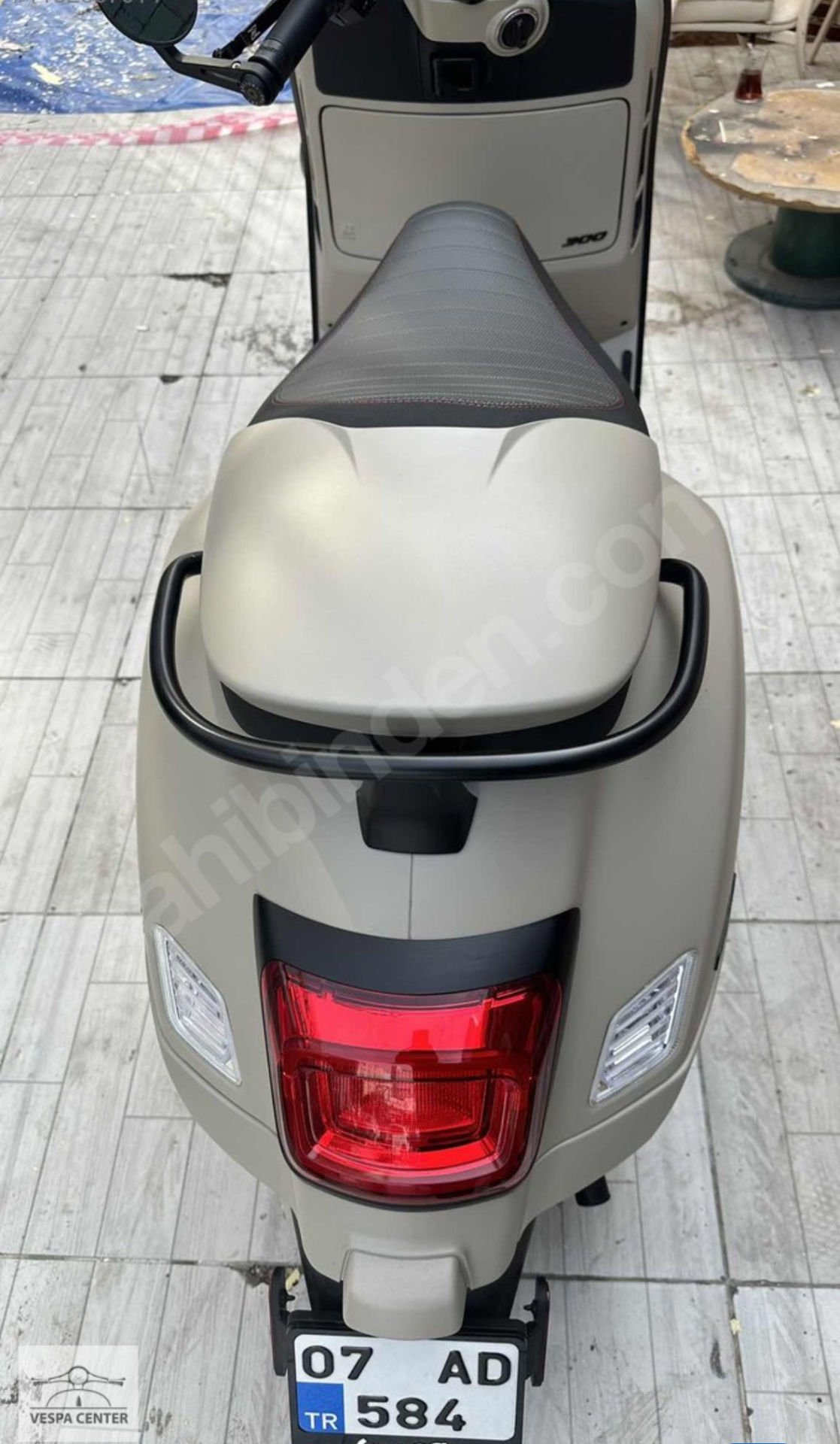 VESPA GTV MONO KAPAK BEJ