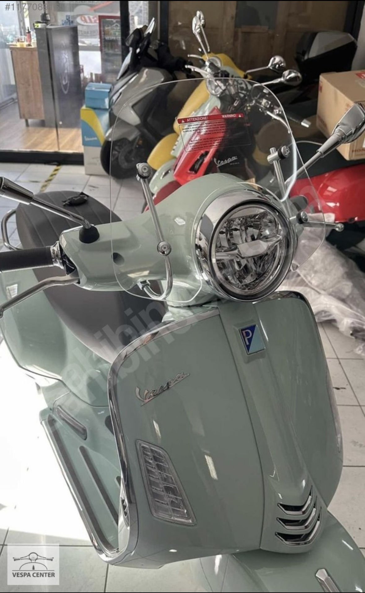 VESPA GTS ÖN CAM SEFFAF ANAHTARSIZLAR İÇİN 2023 MODEL