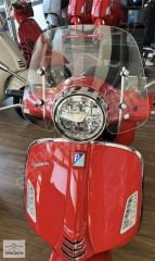 VESPA GTS ÖN CAM SEFFAF ANAHTARSIZLAR İÇİN 2023 MODEL