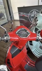 VESPA GTS ÖN CAM SEFFAF ANAHTARSIZLAR İÇİN 2023 MODEL