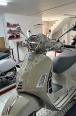VESPA GTS ÖN CAM SEFFAF ANAHTARSIZLAR İÇİN 2023 MODEL