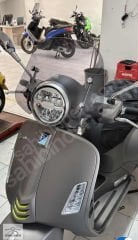 VESPA GTS ÖN CAM FÜME ANAHTARSIZLAR İÇİN 2023 MODEL