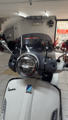 VESPA GTS ÖN CAM FÜME ANAHTARSIZLAR İÇİN 2023 MODEL